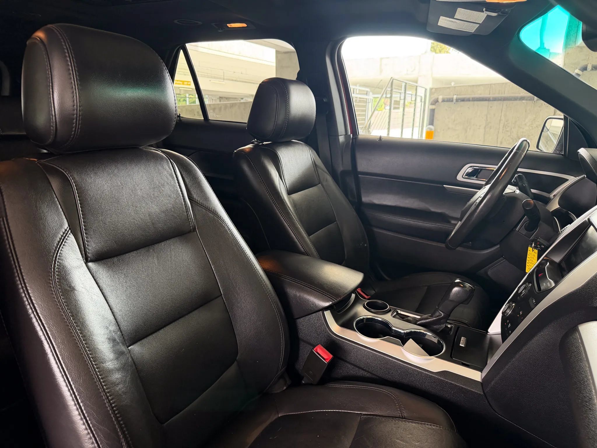 Used 2015 Ford Explorer XLT w/ Equipment Group 202B FWD image 27