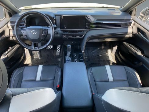 Used 2025 Toyota Camry SE image 10