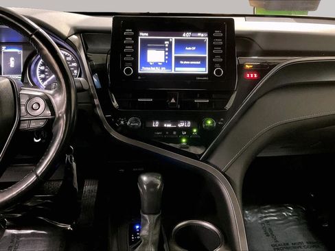 Used 2022 Toyota Camry SE w/ Cold Weather Package FWD image 7