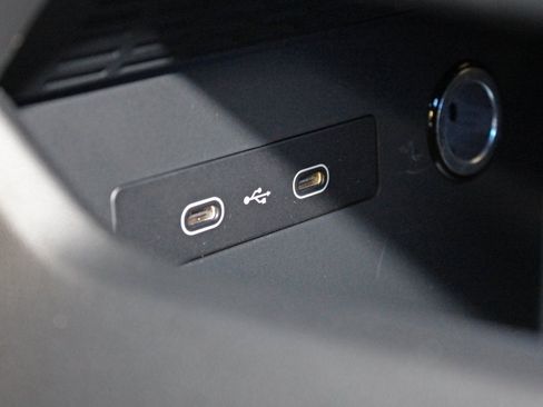 Used 2025 Porsche Macan Electric image 32