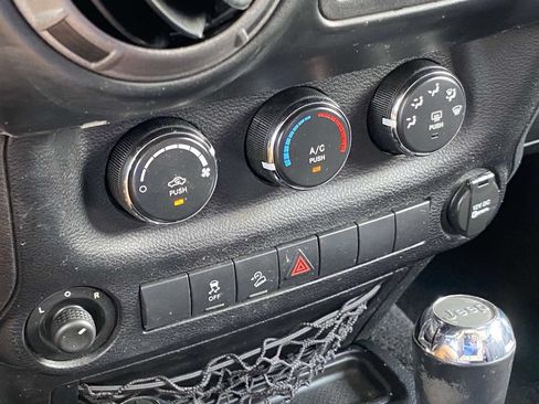 Used 2013 Jeep Wrangler Sport AWD/4WD image 33