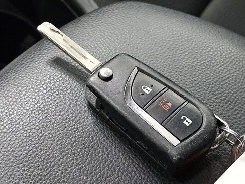 Used 2024 Toyota RAV4 LE AWD/4WD image 33