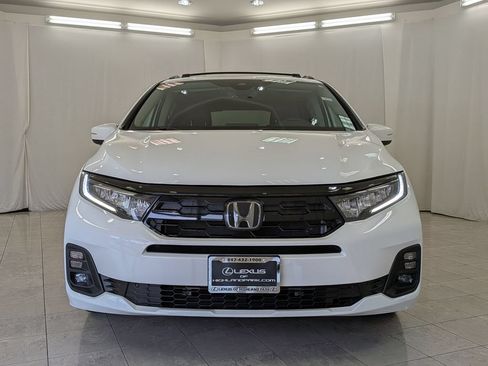 Used 2025 Honda Odyssey Touring image 3