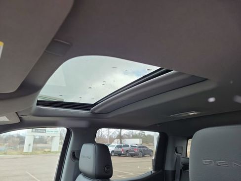 Used 2021 GMC Sierra 1500 Denali w/ Denali Ultimate Package AWD/4WD image 14