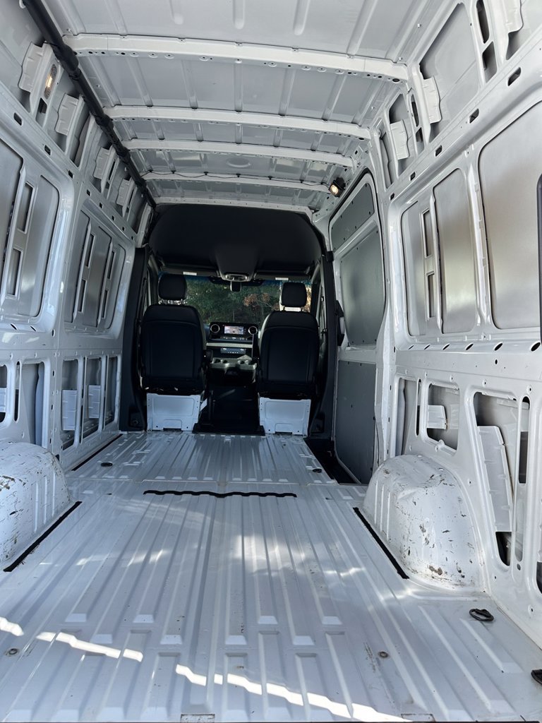 Used 2025 Mercedes-Benz Sprinter 2500 image 21