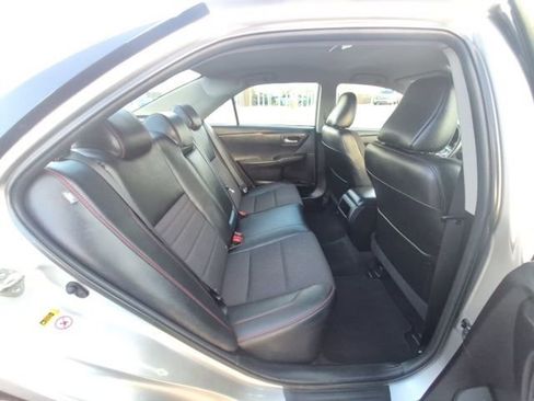 Used 2017 Toyota Camry SE image 14