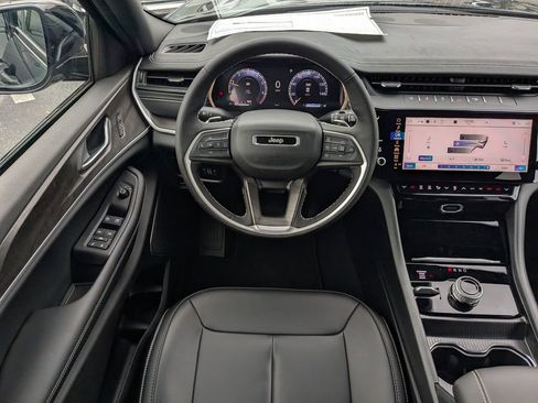 New 2026 Jeep Grand Cherokee Limited AWD/4WD image 16