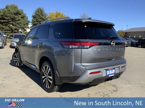 New 2025 Nissan Pathfinder Platinum image 3