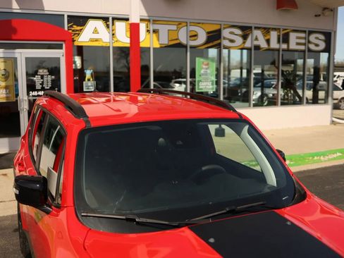 Used 2023 Jeep Renegade Latitude AWD/4WD image 49