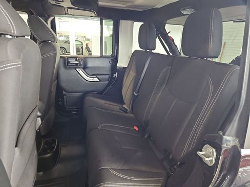 Used 2017 Jeep Wrangler Unlimited Rubicon w/ Connectivity Group image 23