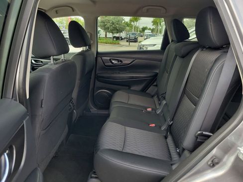 Used 2018 Nissan Rogue SV w/ Premium Package FWD image 8
