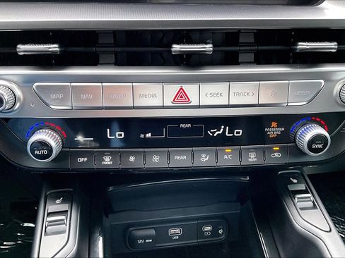 Used 2024 Kia Telluride S image 31