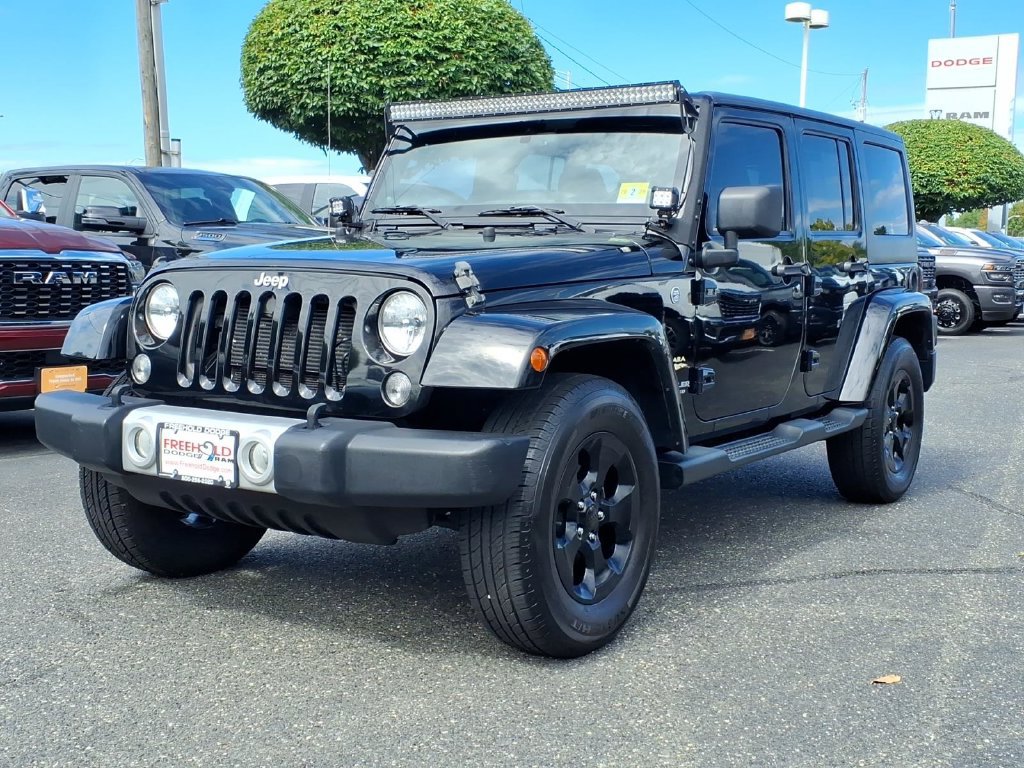 Used 2014 Jeep Wrangler Unlimited Sahara w/ Dual Top Group AWD/4WD image 3
