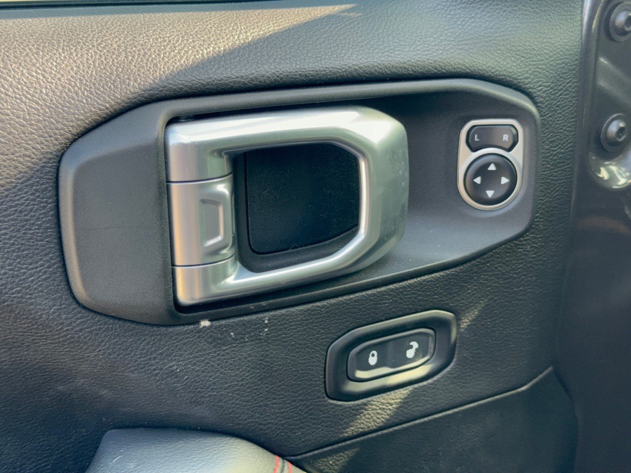 Used 2020 Jeep Wrangler Unlimited Rubicon AWD/4WD image 15