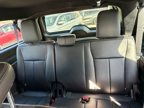 Used 2018 Ford Expedition Max XLT image 10