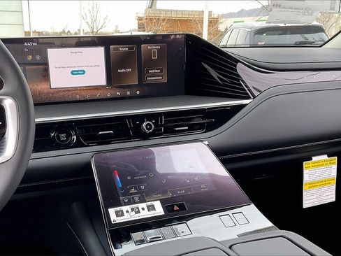 New 2026 INFINITI QX80 Luxe image 6