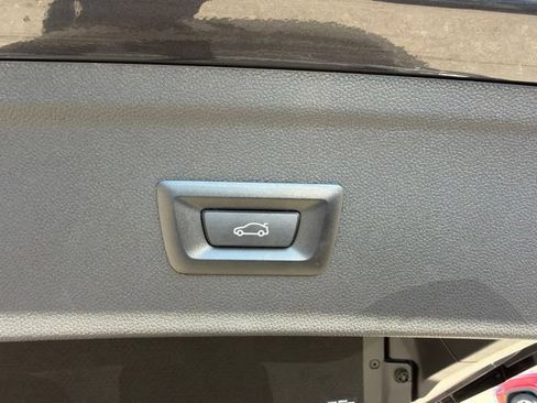 Used 2023 BMW iX xDrive50 w/ Premium Package AWD/4WD image 8