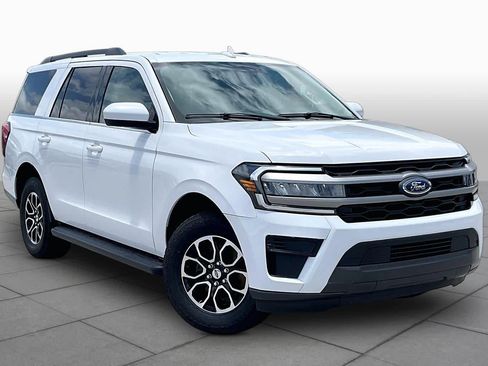 Used 2024 Ford Expedition XLT RWD image 3