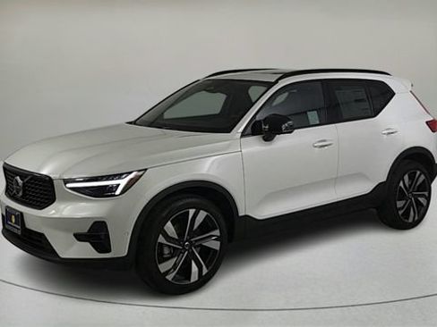 Used 2026 Volvo XC40 B5 Ultra w/ Climate Package AWD/4WD image 8