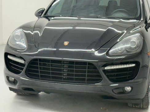 Used 2013 Porsche Cayenne Turbo image 10