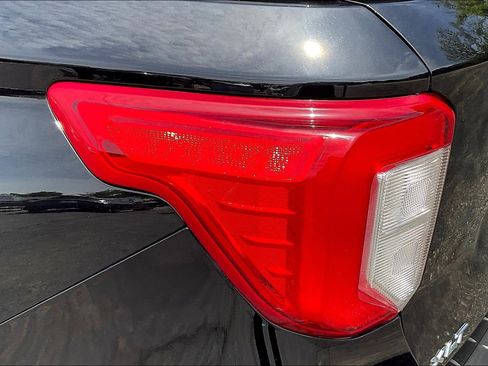 Used 2020 Ford Explorer XLT w/ Equipment Group 202A AWD/4WD image 22