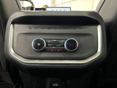 Used 2025 Ford Expedition Max Platinum AWD/4WD image 28