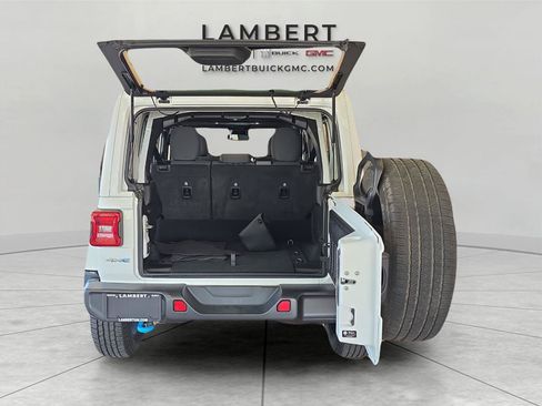 Used 2024 Jeep Wrangler Unlimited Sahara AWD/4WD image 32