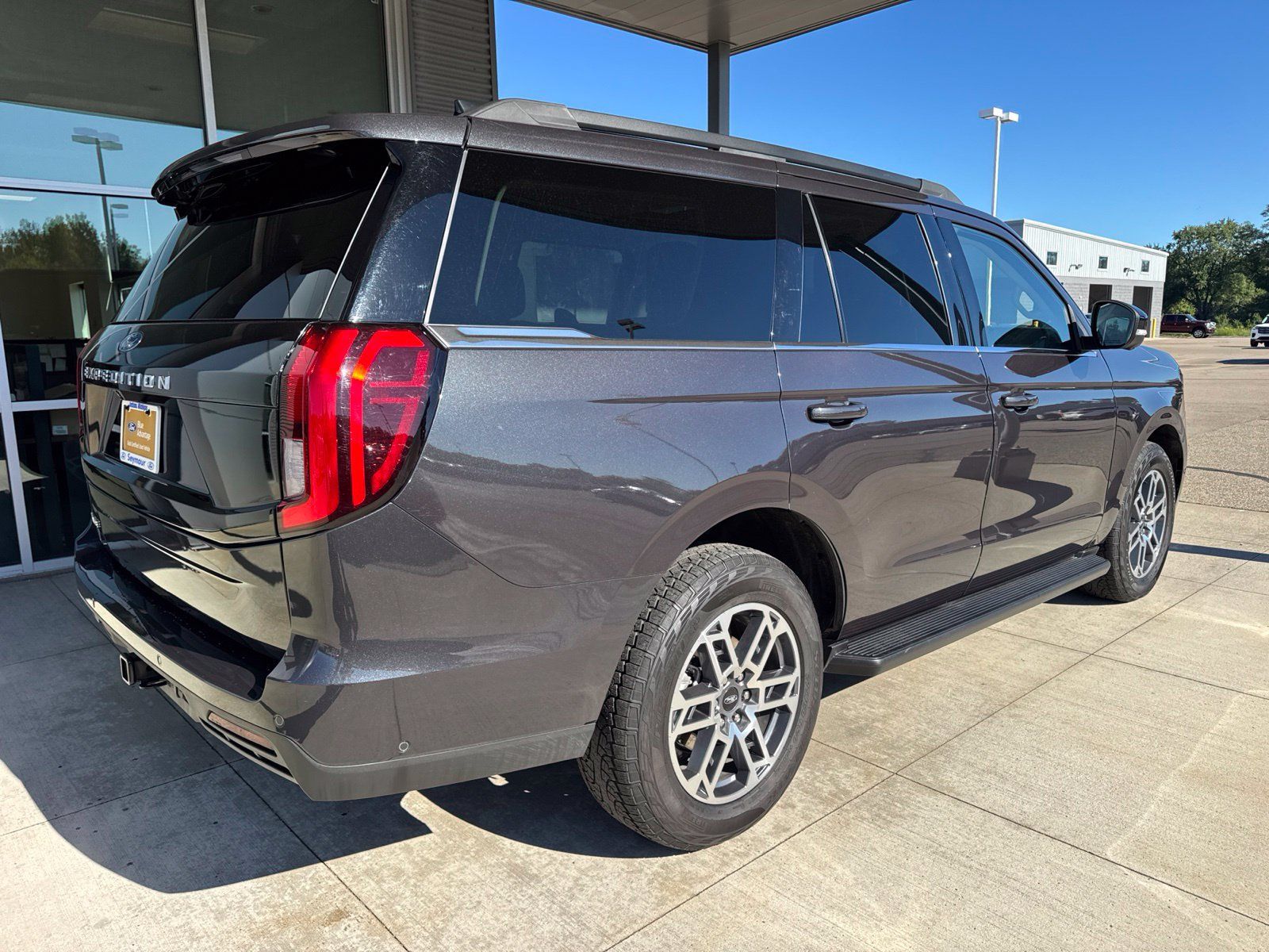 Used 2025 Ford Expedition Active AWD/4WD image 8