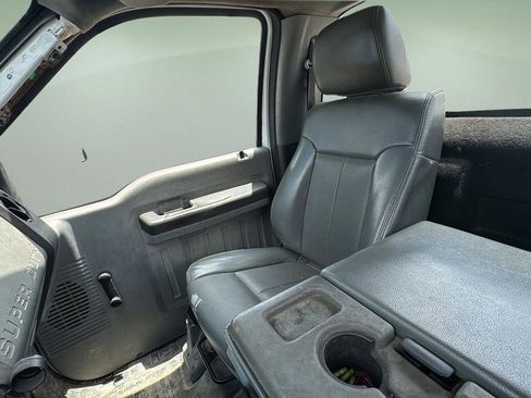 Used 2014 Ford F550 2WD Regular Cab Super Duty image 12
