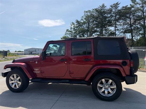 Used 2012 Jeep Wrangler Unlimited Sahara AWD/4WD image 2