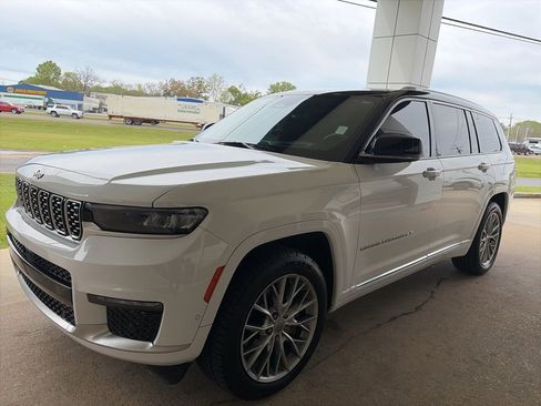 Used 2022 Jeep Grand Cherokee L Summit w/ Advanced Protech Group IV AWD/4WD image 2