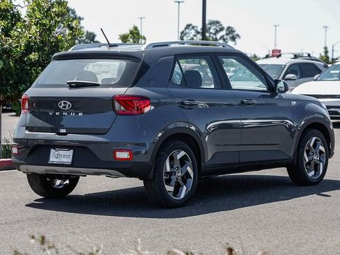 New 2026 Hyundai Venue SEL FWD image 5
