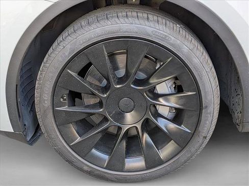 Used 2023 Tesla Model Y Long Range image 20