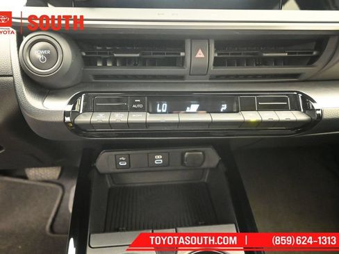 Used 2025 Toyota Prius LE AWD/4WD image 20