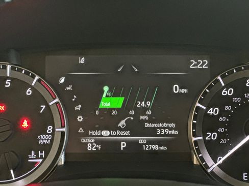 Used 2024 Toyota Highlander LE image 27