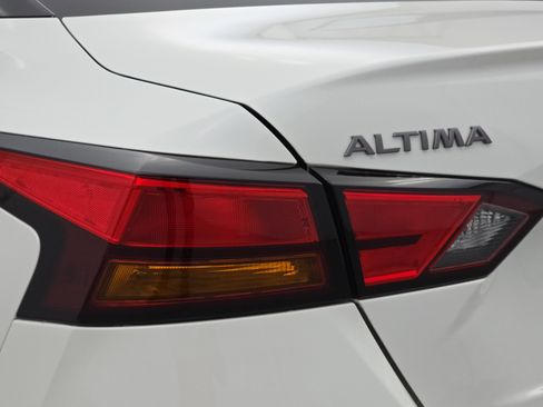 New 2025 Nissan Altima 2.5 SR image 32