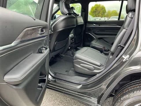 New 2025 Jeep Grand Cherokee L Overland w/ Luxury Tech Group IV image 25