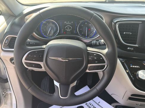 Used 2023 Chrysler Voyager LX FWD image 14