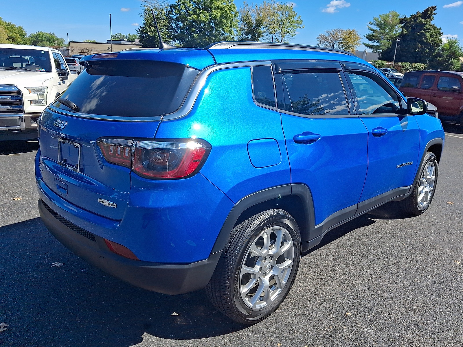 Used 2024 Jeep Compass Latitude AWD/4WD image 6