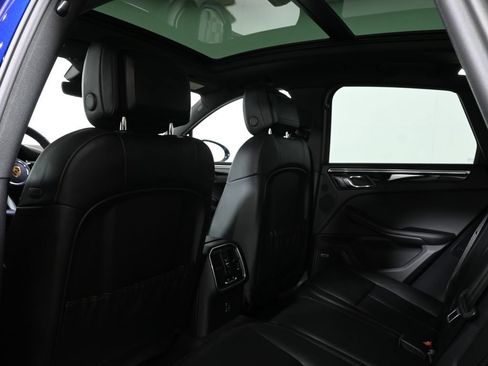 Used 2025 Porsche Macan AWD/4WD image 36