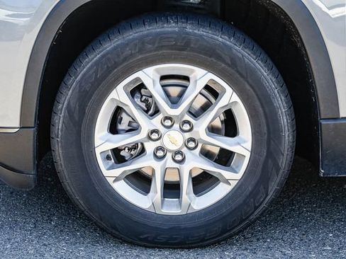 Used 2021 Chevrolet Traverse LT FWD image 11