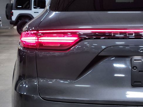 Used 2019 Porsche Cayenne S image 20