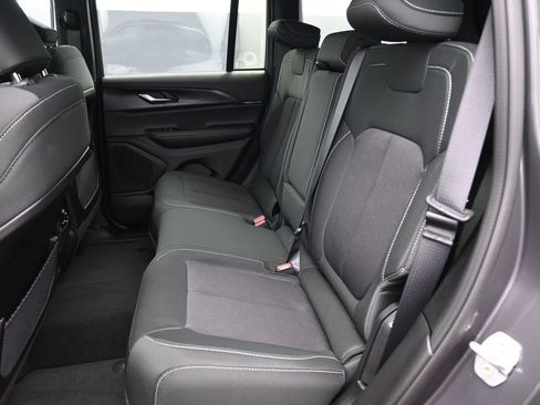 New 2025 Jeep Grand Cherokee Laredo X w/ Luxury Tech Group I image 12