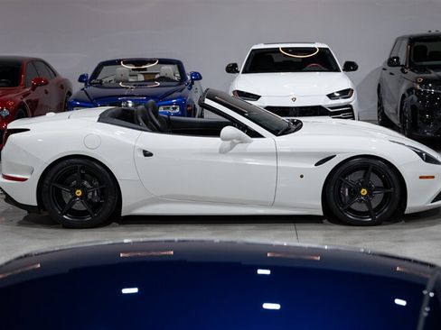 Used 2016 Ferrari California T RWD image 8