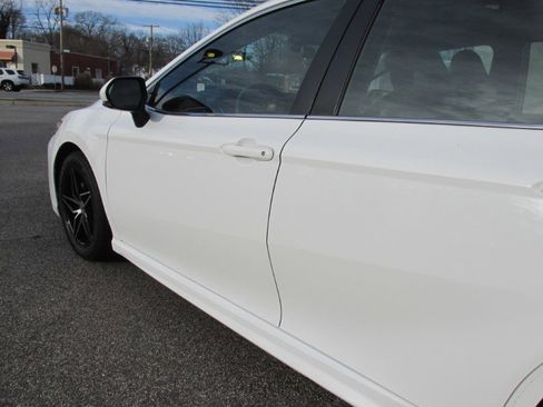 Used 2018 Toyota Camry SE image 24
