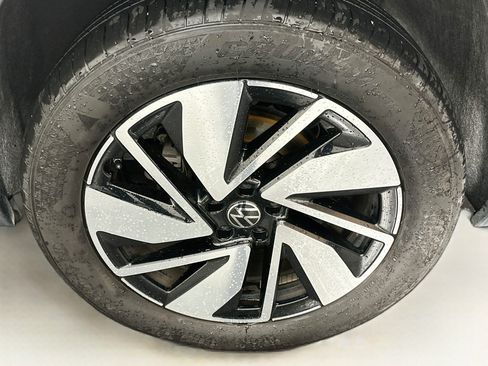 Used 2025 Volkswagen Atlas SE AWD/4WD image 11