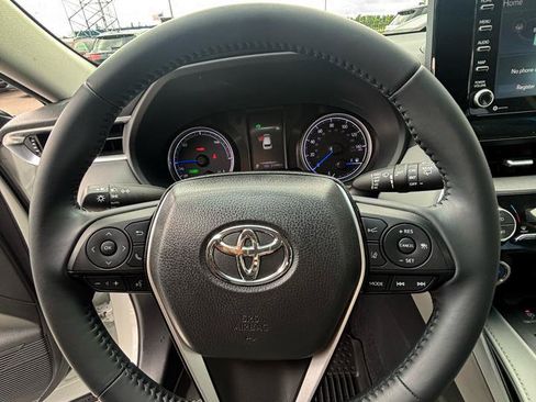 Used 2021 Toyota Venza LE AWD/4WD image 13