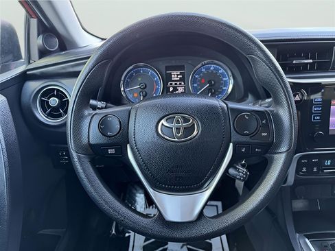 Used 2018 Toyota Corolla LE FWD image 19
