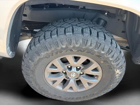 Used 2023 Toyota Tacoma TRD Sport image 39