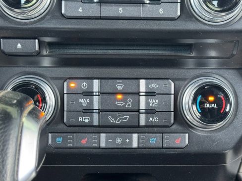 Used 2015 Ford F150 Platinum w/ Equipment Group 701A Luxury image 21